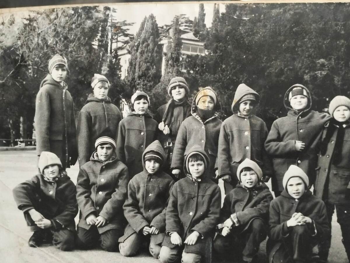 Светлана Русина третья справа во втором ряду.