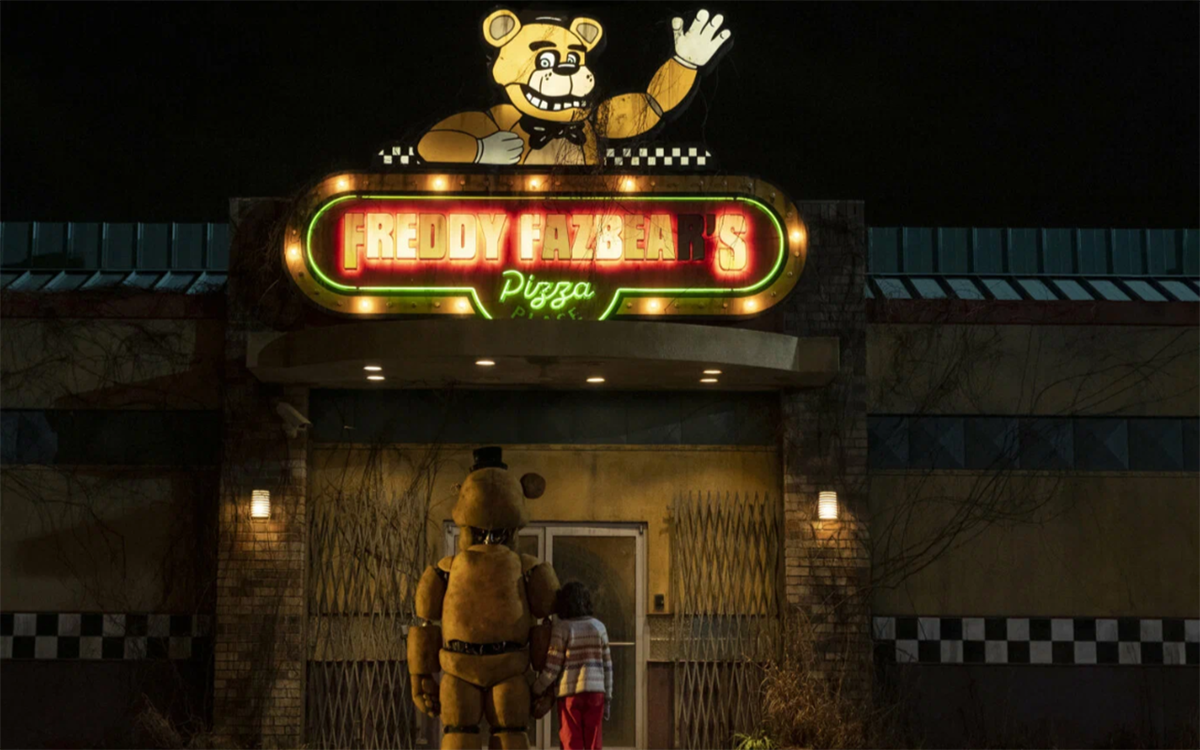 Кадр из фильма "Пять ночей с Фредди"