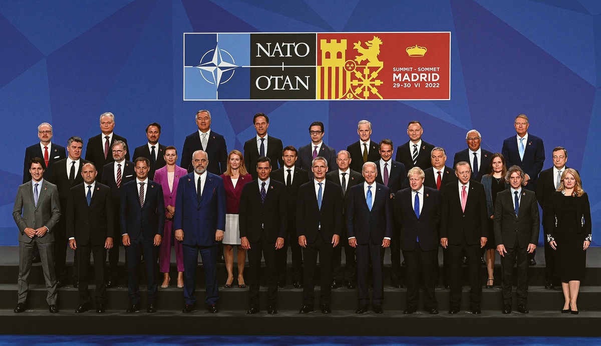 "Как здорово что все мы здесь сегодня собрались"