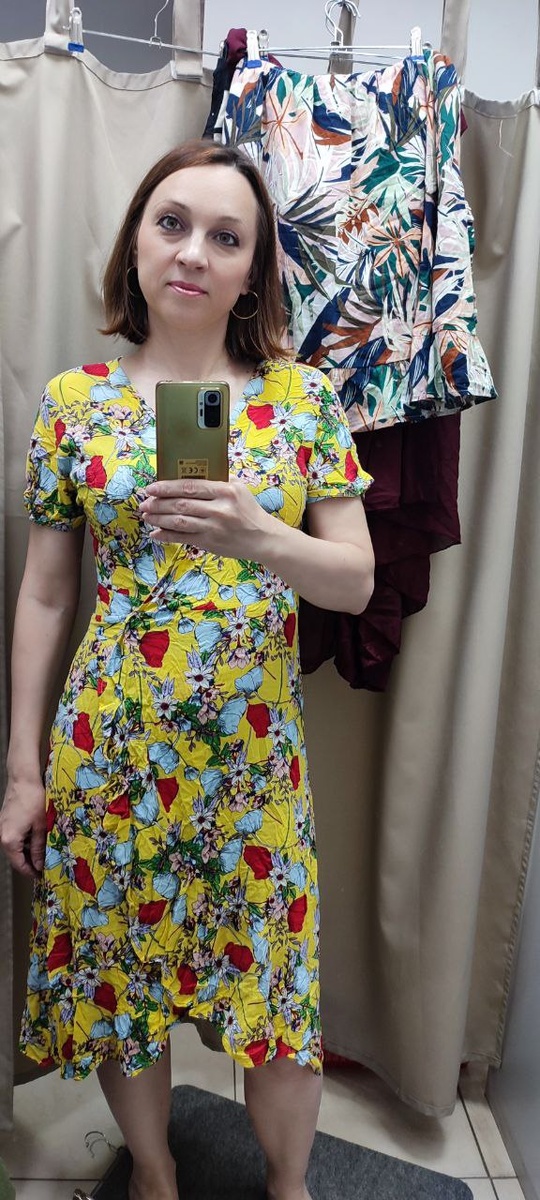 Платье №2 — жёлтое, сарафан, на запах. Цена 210 руб.