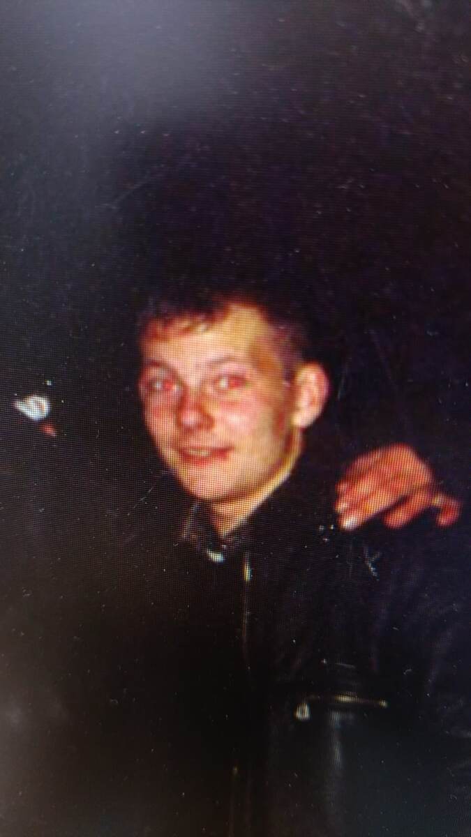 Здесь Алешке - 18 лет. Вся жизнь впереди!