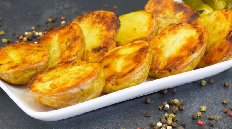 Как приготовить золотистый картофель в духовке так, чтобы просили еще, способ о котором не все знают