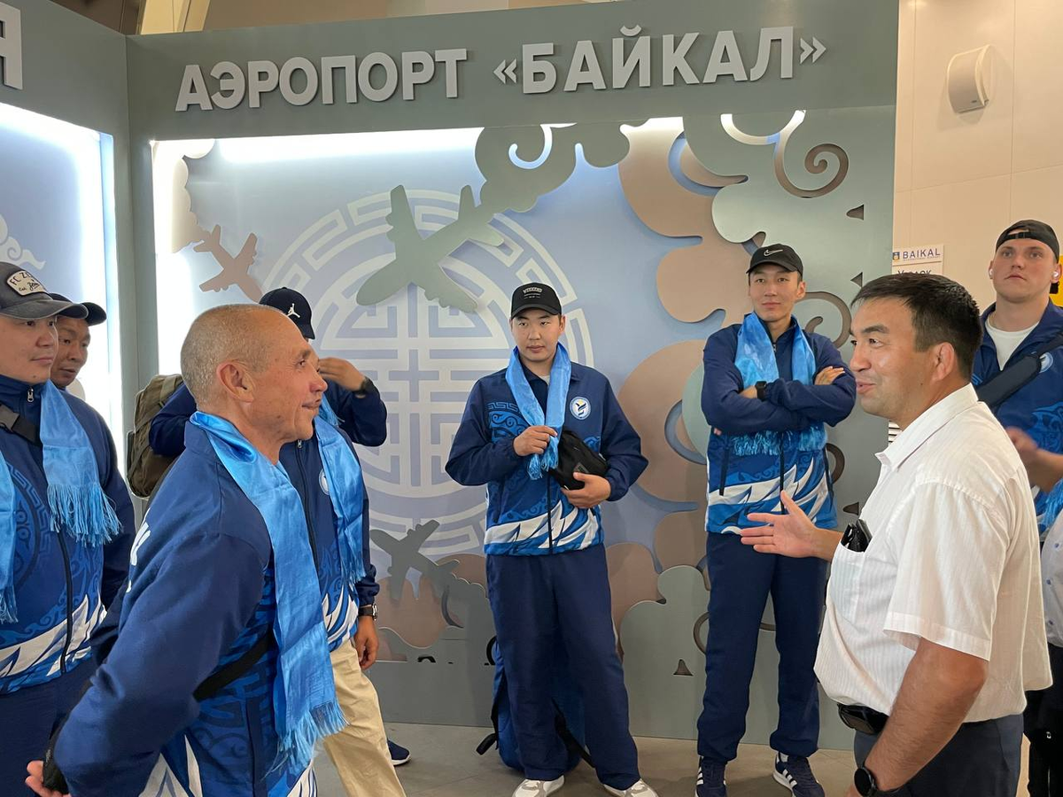 Слева наш тренер Олег Тонкопрядченко