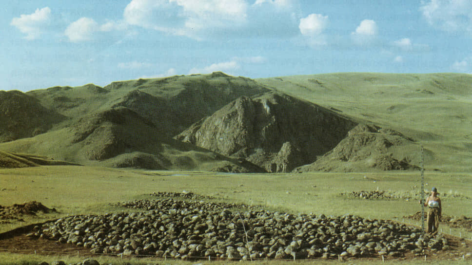 Команда Вячеслава Молодина целенаправленно искала на Укоке непотревоженный курган пазырыкской культуры (VIII-II вв. до н. э) с вечной мерзлотой на глубине, позволяющей сохранить предметы из органики.📷Фото: Владимир Мыльников