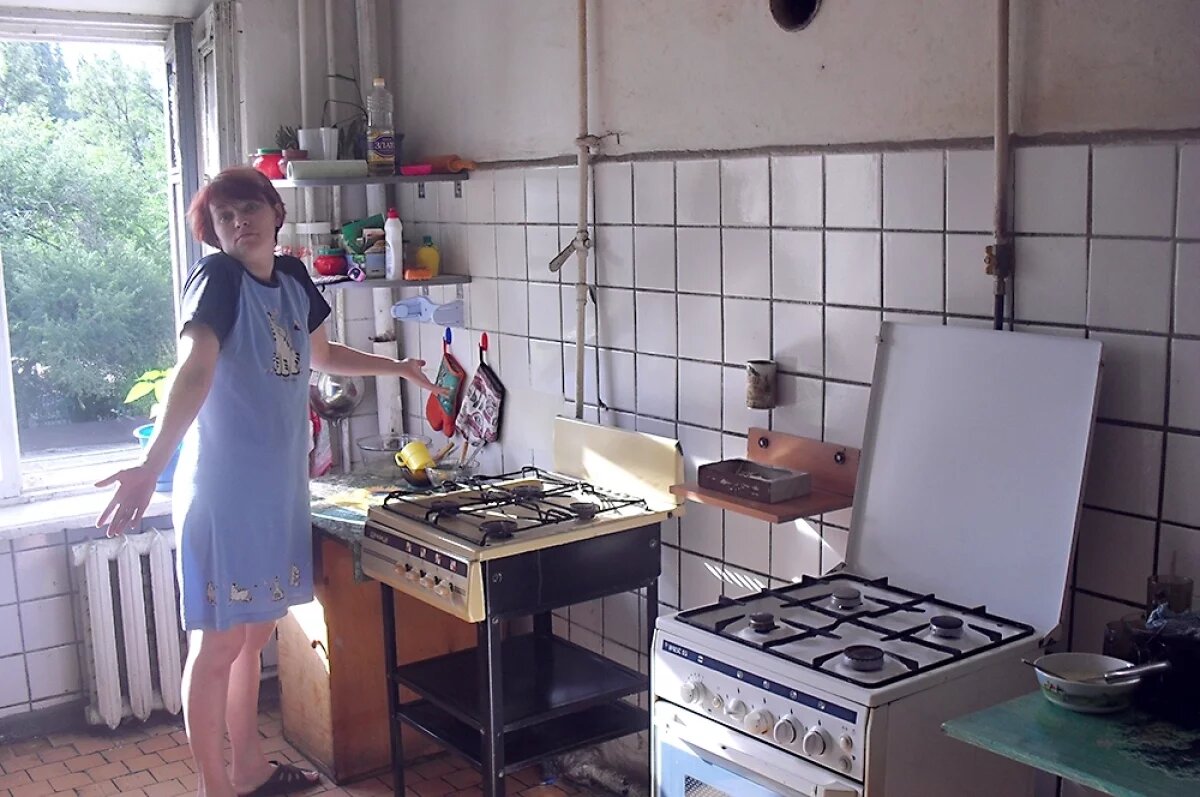    Жильцам уже не один год приходится арендовать чужие квартиры.