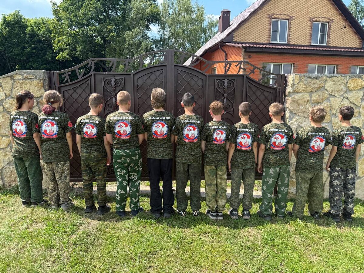 Наш логотип федерации на футболках!