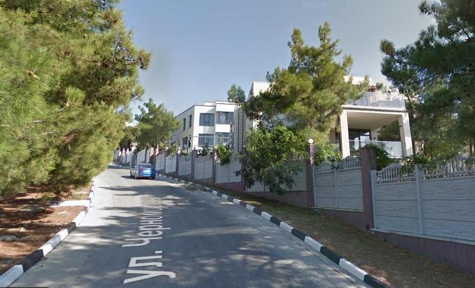 Въезд в посёлок ("Гугл карты")
