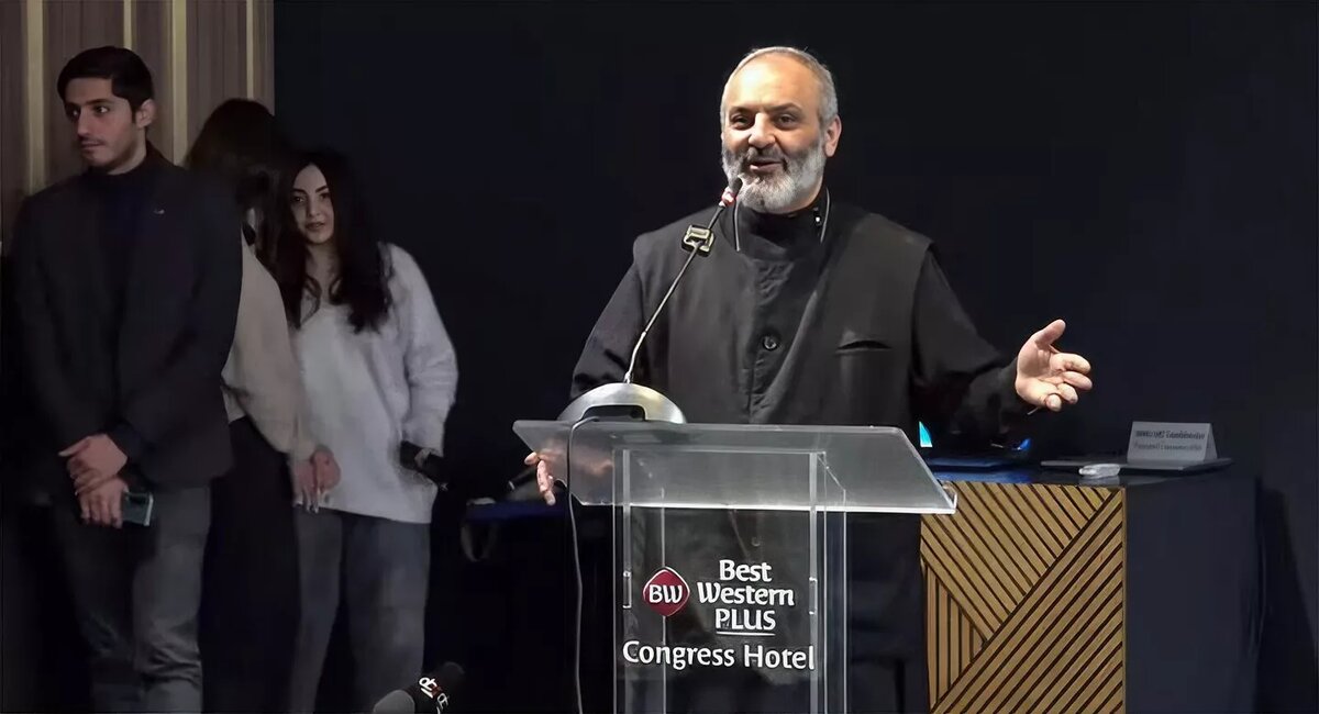 © Photo : Սրբազան պայքար