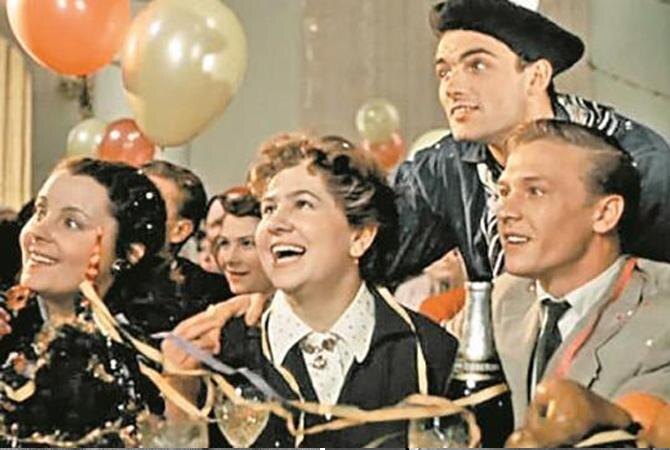 Фото: Кадр из фильма "Карнавальная ночь"