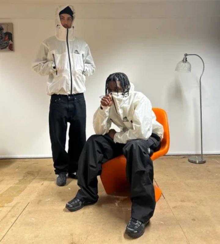 Ключ к исчезновению — в структуре тканиИсточник: Hillside Invisibility Jacket.