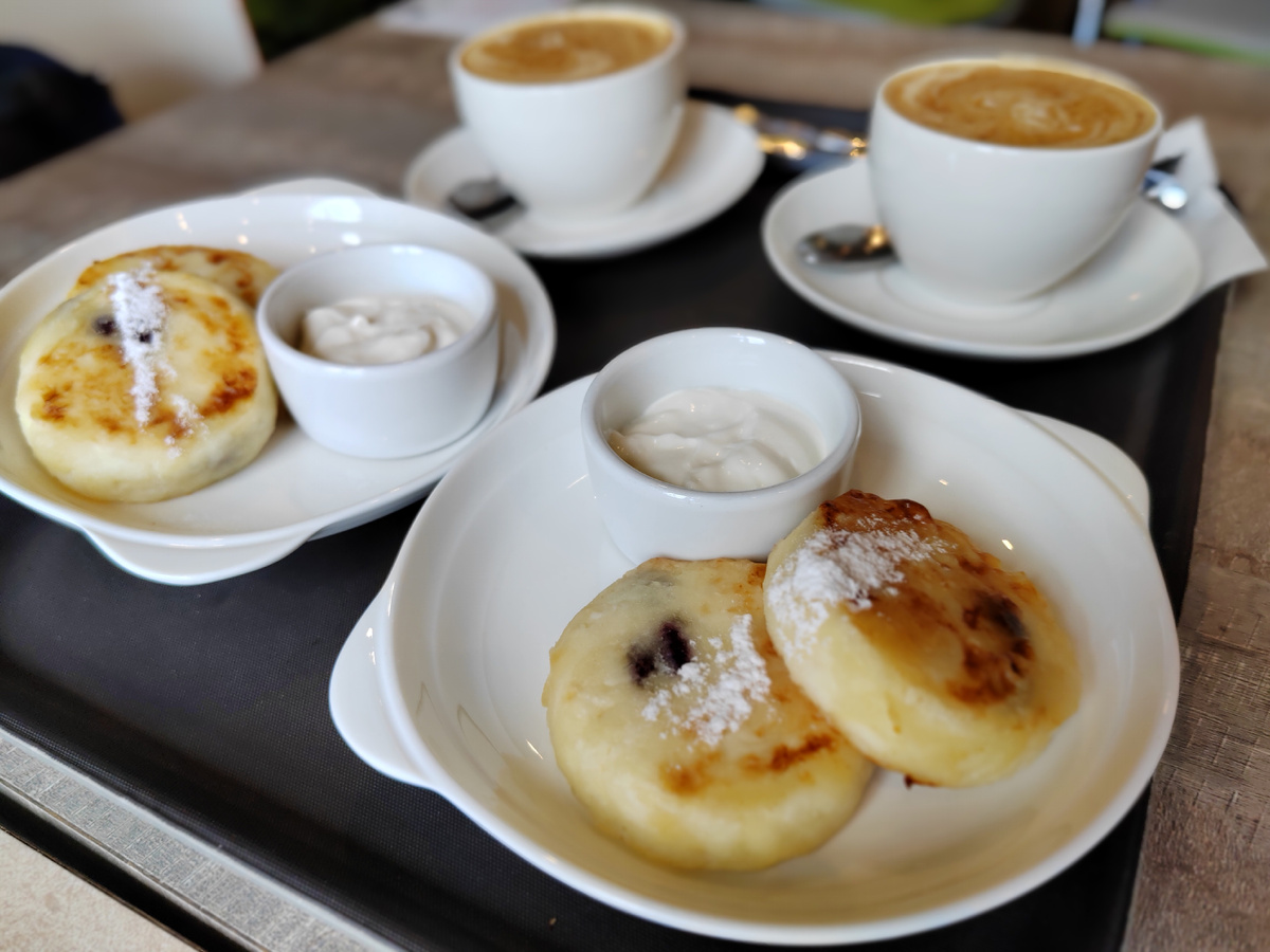 Сырники и кофе