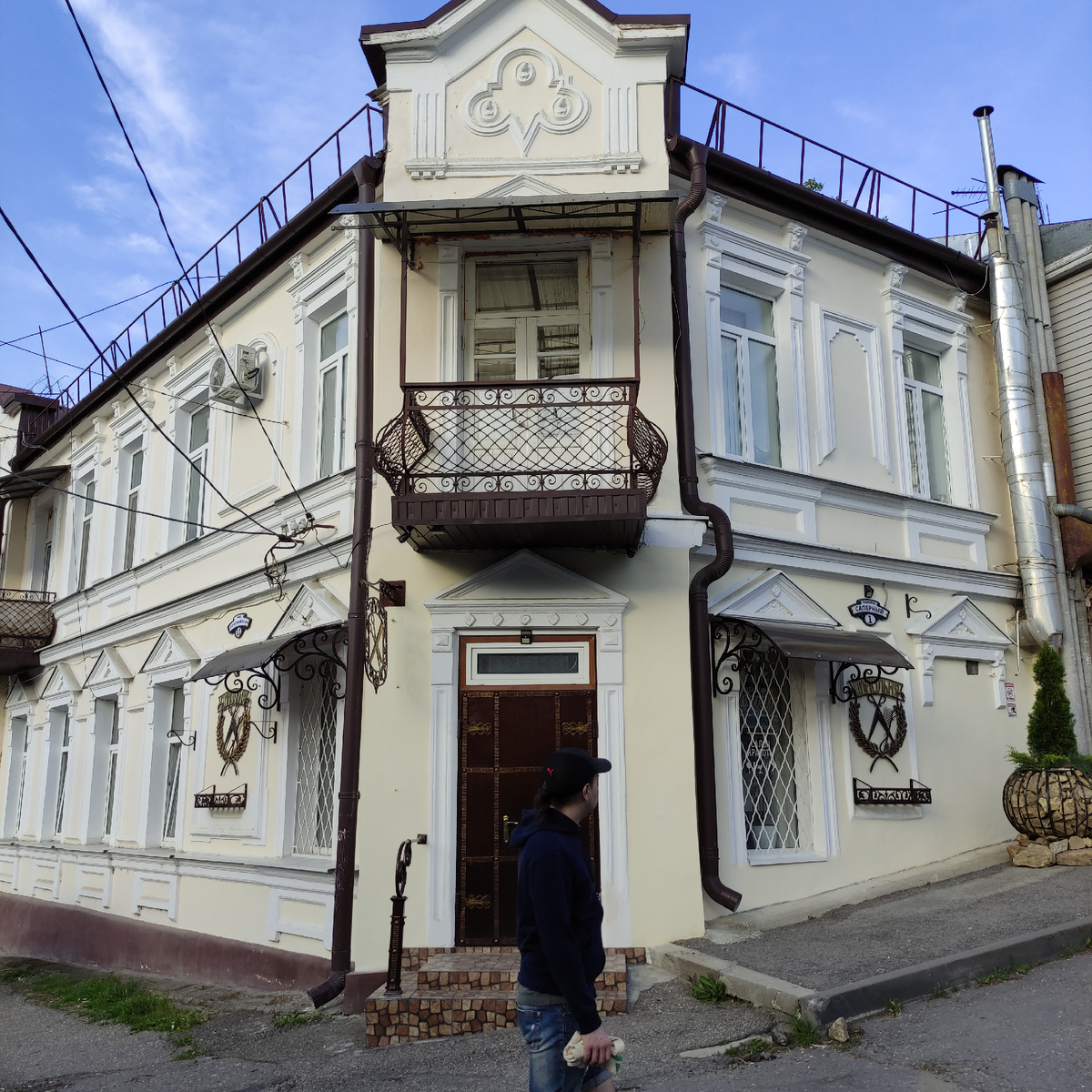 Красивый фасад дома. Фото автора