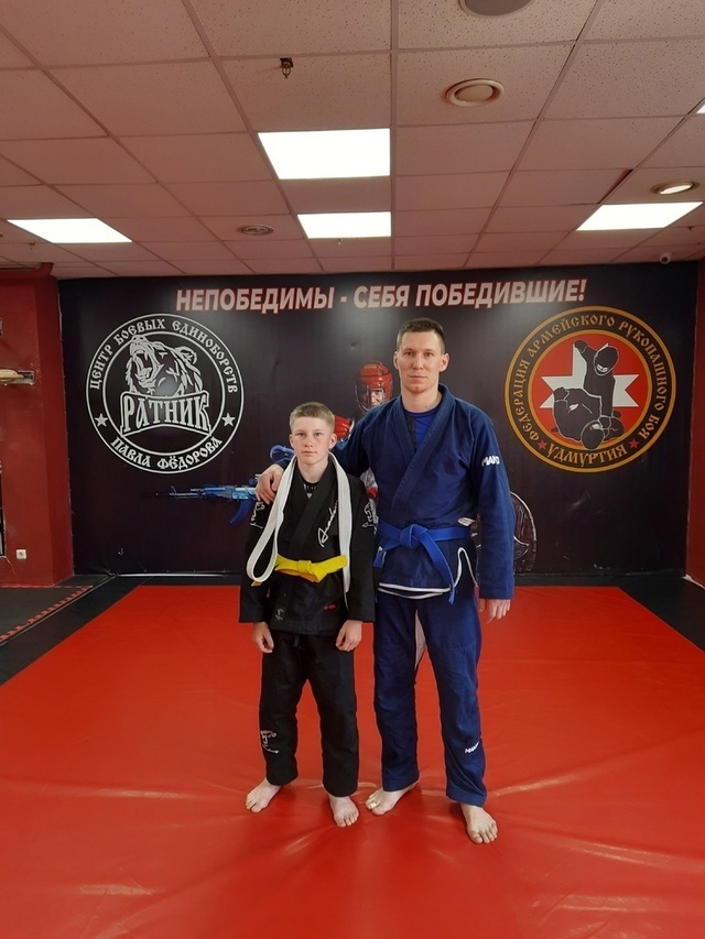 Максим Одинцов с тренером Андреем Семакиным.