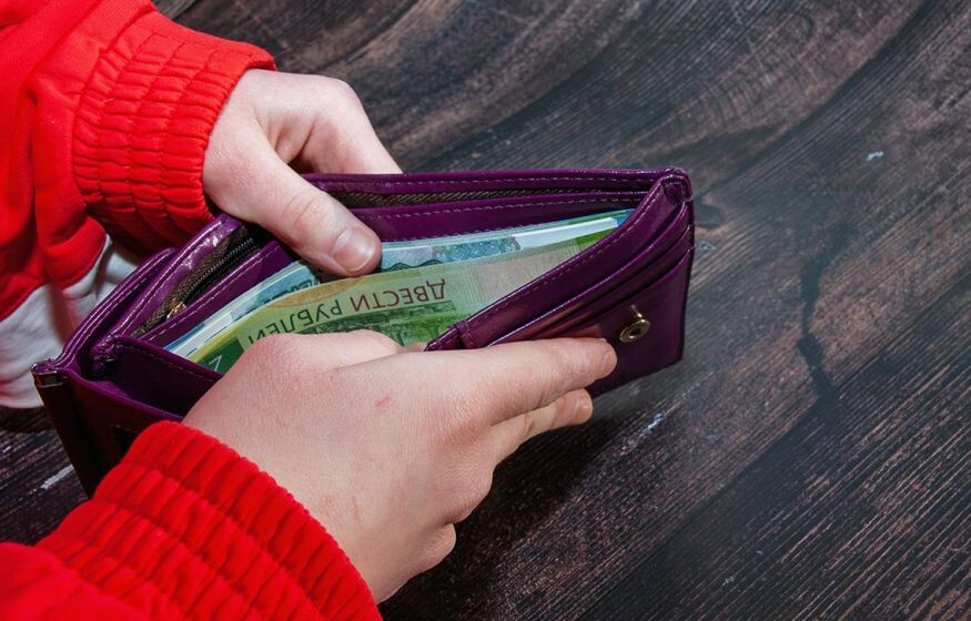    Снижение зарплат реально? Кто оказался в зоне риска