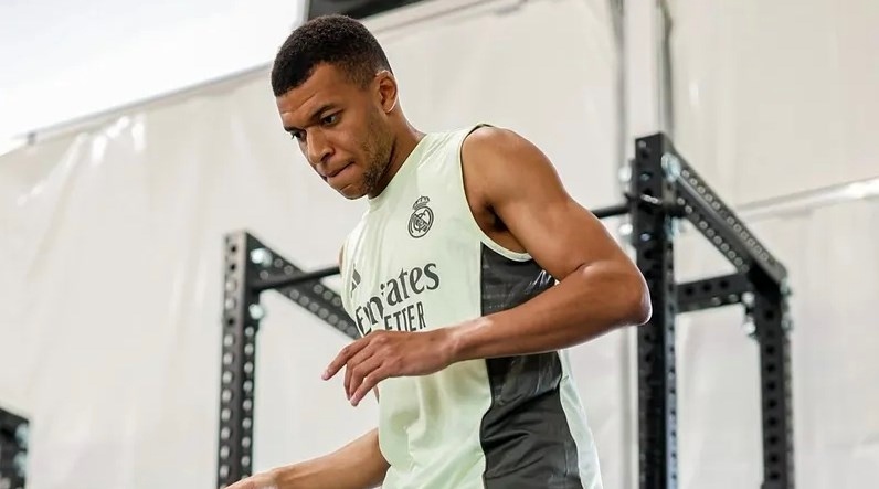 26-летний француз вернулся в строй после болезни. У него был острый гастроэнтерит.