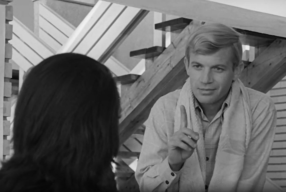 Кадр из телевизионного фильма "Человек в проходном дворе" (1971)