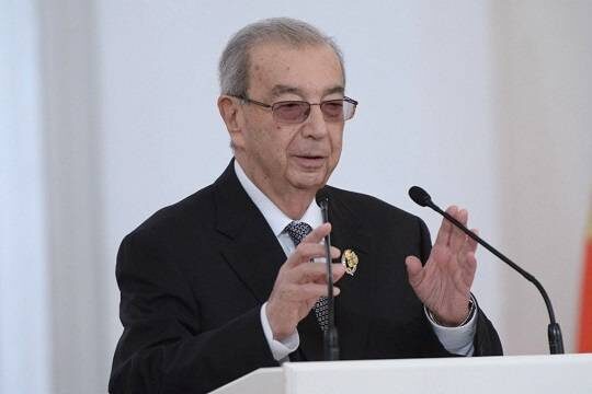    Учитель и пример для многих