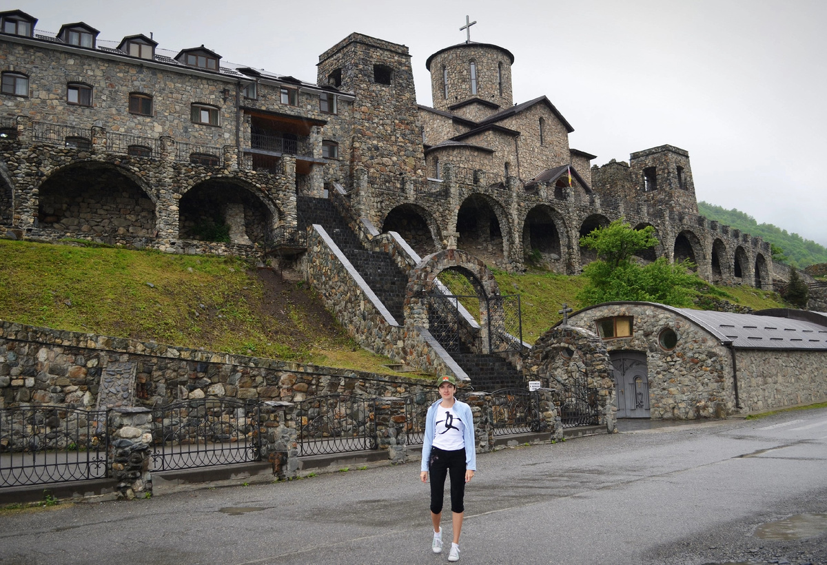 У Аланского мужского монастыря