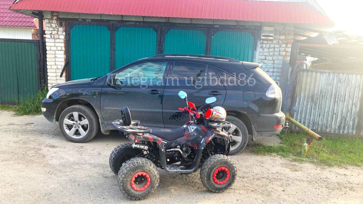    В Нижневартовске девочка на квадроцикле въехала в Lexus