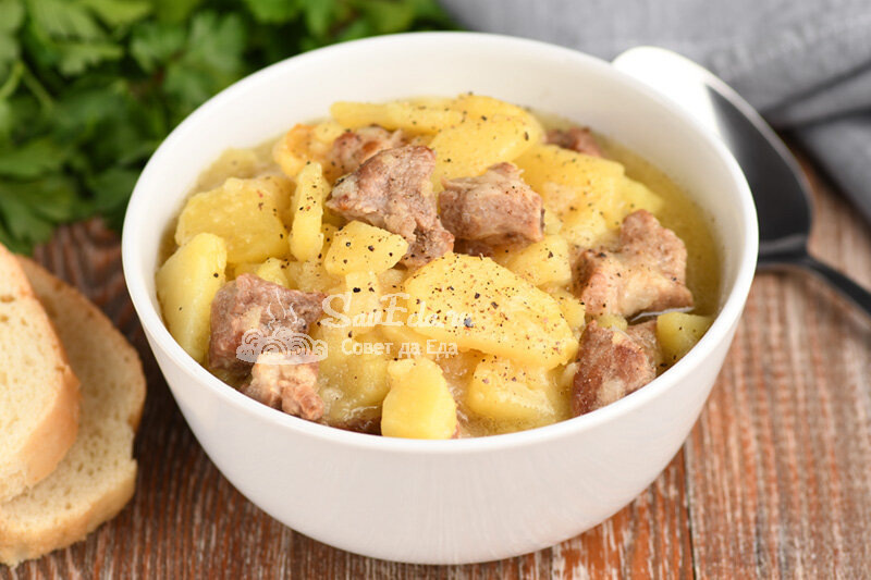 Всего 3 простых приема и тушеная картошка с мясом будет не просто вкусной, а очень вкусной (2 варианта)