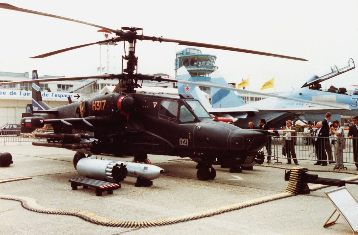 Боевой вертолет Ка-50. Авиасалон Ле-Бурже , Франция, июнь 1993.                                                           Фото : Dick Gilbert