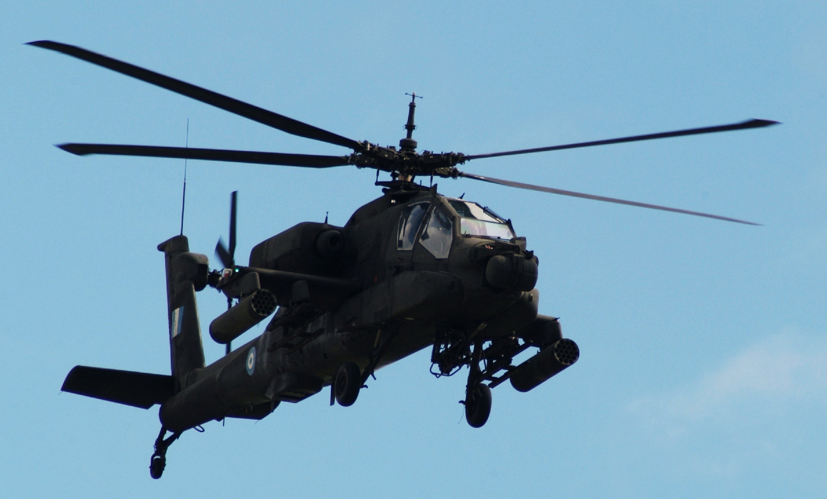Боевой вертолет AH-64A APACHE.....