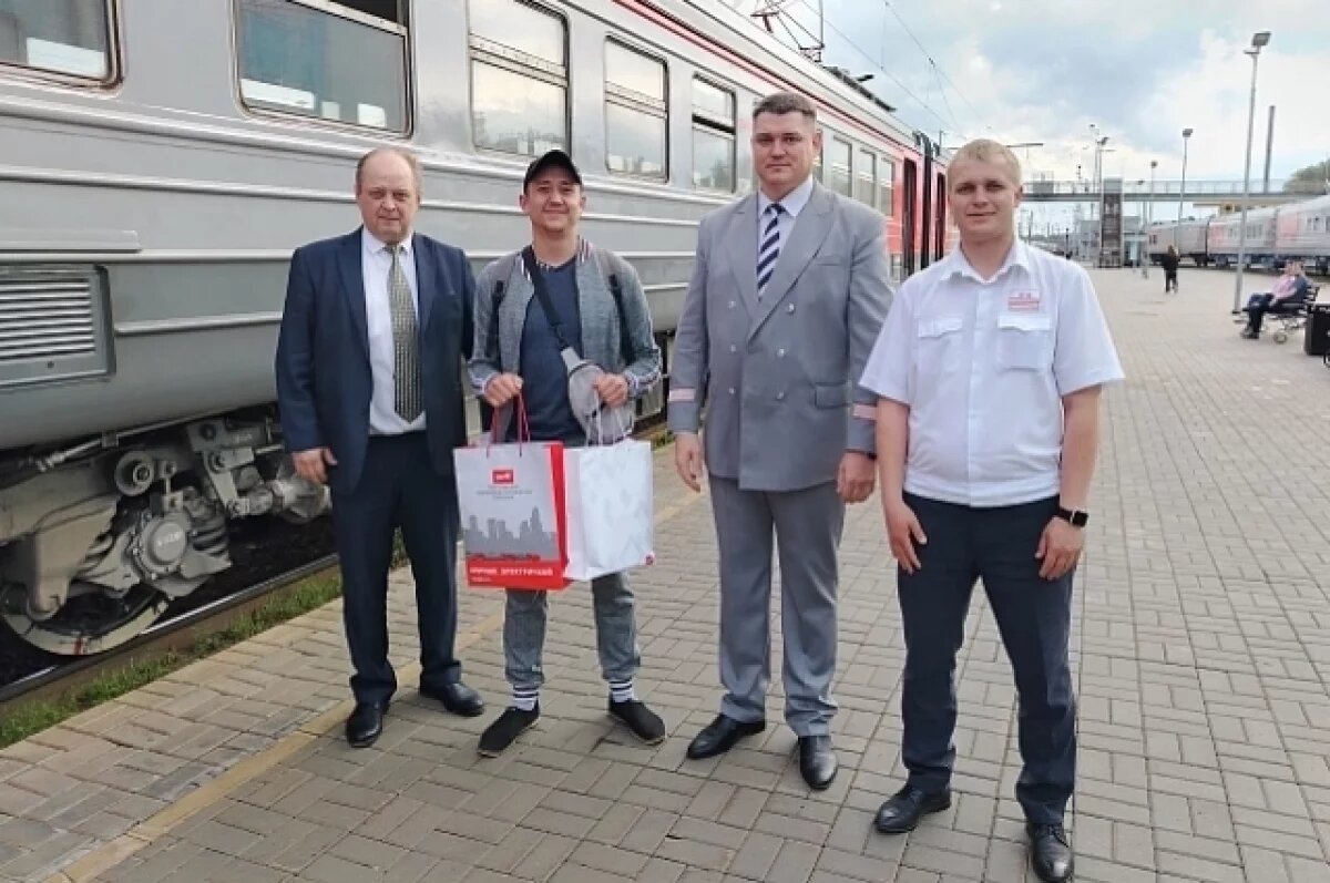    Юбилейным пассажиром оказался Вадим Русских.