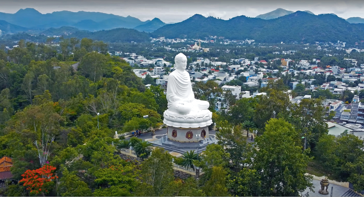 Пагода Лонг Шон (Long Son Pagoda)