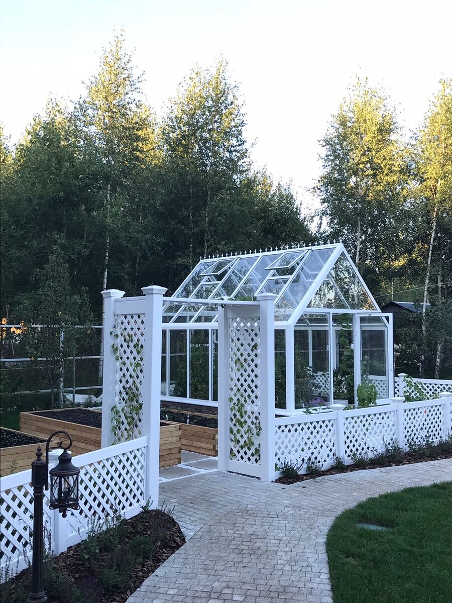 Пластиковые арки-перголы для вьющихся растений