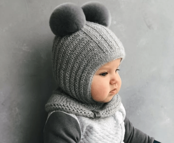 Вязаная шапка важна для маленьких деток, особенно, если им всего год и даже меньше