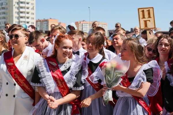 Выпускной — событие, остающееся в памяти на долгие годы. Обложка © ТАСС / Эрик Романенко
