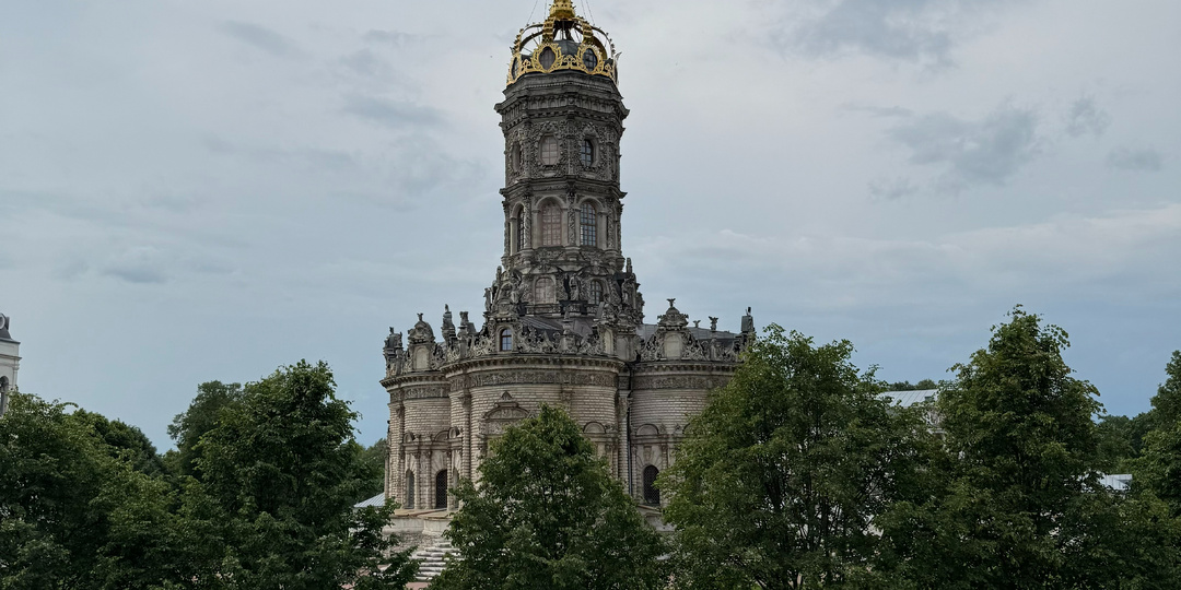 Архитектурное чудо Подмосковья: Знаменская церковь и усадьба Дубровицы.