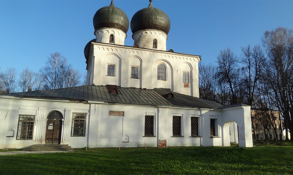 Северный фасад собора до реставрации. Фото: Новгородский музей-заповедник