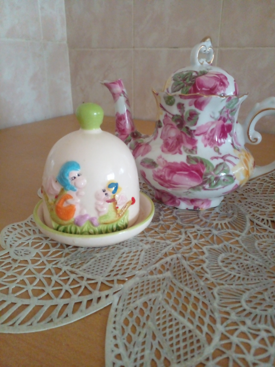 Современная, но веселенькая) думаю заслуживает вашего внимания! Не все же только старушенциям фотосессии устраивать)🤣🤣