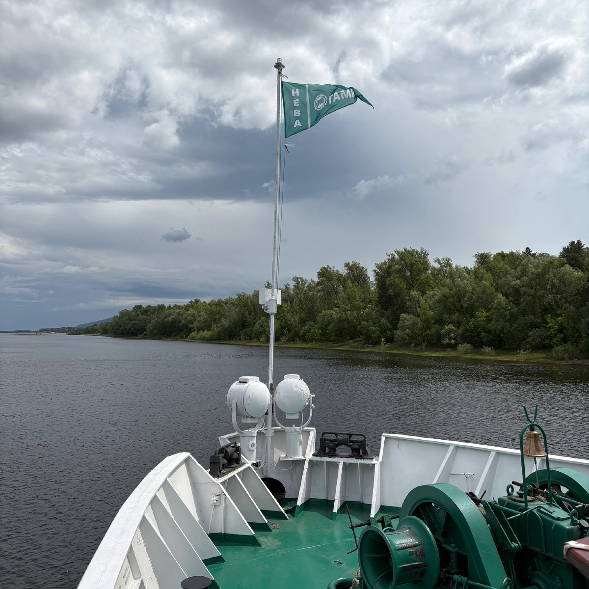 Наш теплоход бессменный участник летних круизов, его всегда можно встретить на Волге