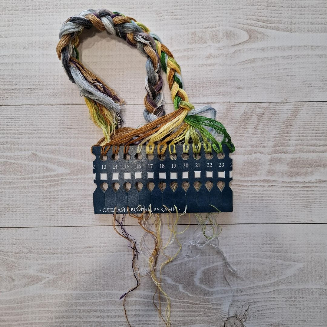 Здесь могло бы быть фото парковочного органайзера от Дубко или Gamma со множеством игл :D