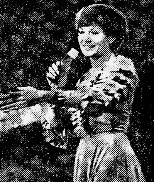 У нас в гостях—народная артистка РСФСР, лауреат премии Ленинградского комсомола Эдита ПЬЕХА