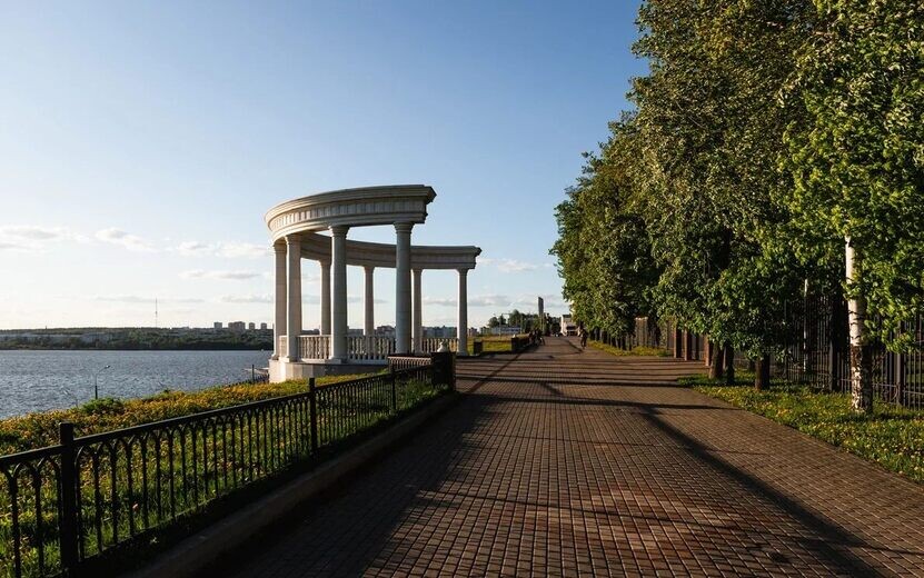    Разрушенная мозаика в Ледовом дворце, поштучные ломтики хлеба и нашествие питбайкеров: что обсуждают ижевчане в соцсетях 26 июня