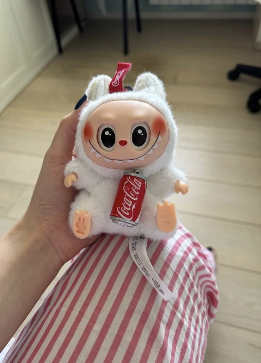 Подделка на Лабубу. Фотография взята с отзыва на Wildberries