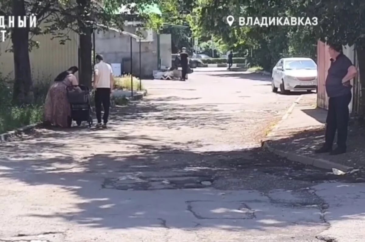   Во Владикавказе благоустроили двор за 3 миллиона, а о дороге «забыли»