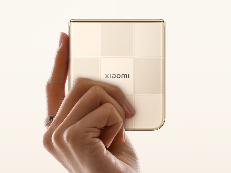    Раскладушкой Xiaomi Mix Flip 2 можно полноценно пользоваться без раскрытия