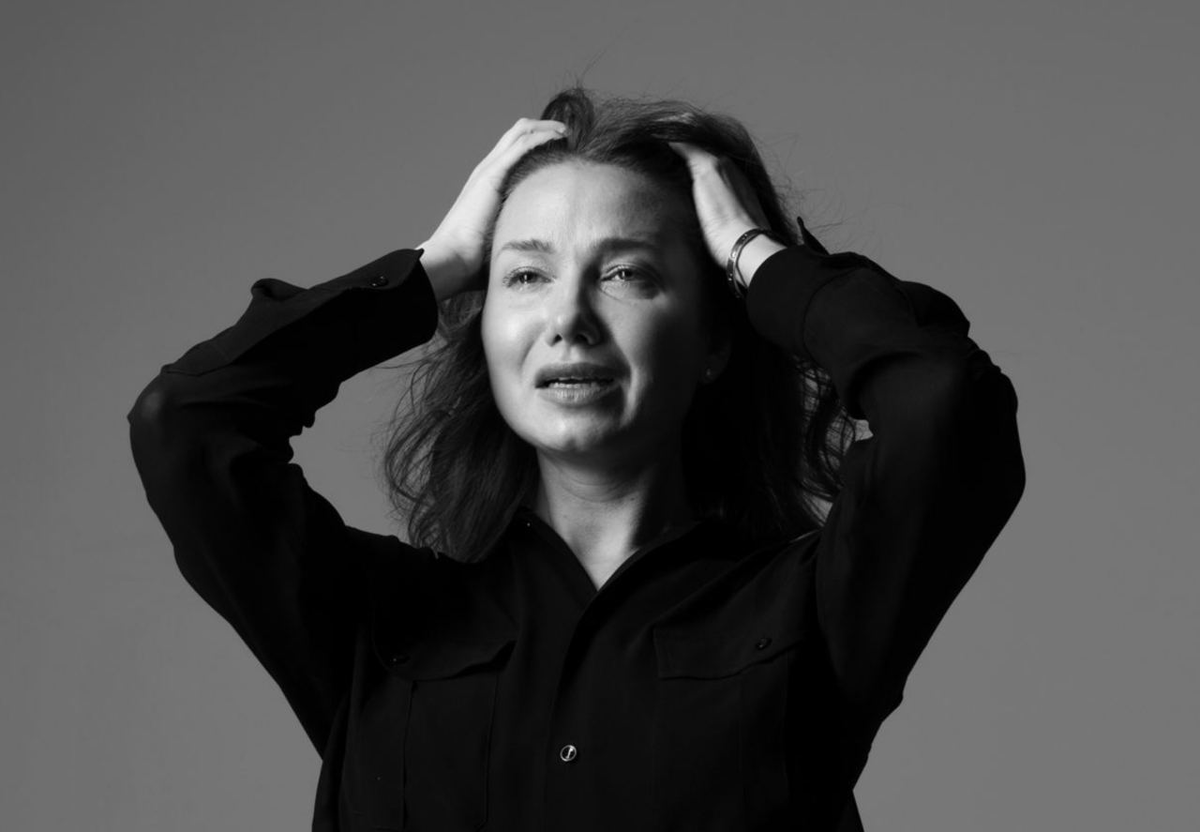 Когда мы удаляем свои фотографии, мы будто говорим себе: «Я не хочу чувствовать то, что вызывает у меня дискомфорт». Не хочу видеть стыд, неуверенность, усталость. Раздражение от того, как выглядишь. Гнев на то, как вышло. Злость на себя