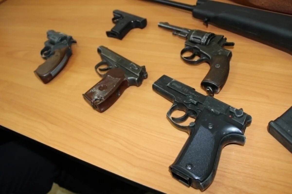    Жители Самарской области добровольно сдали несколько единиц оружия