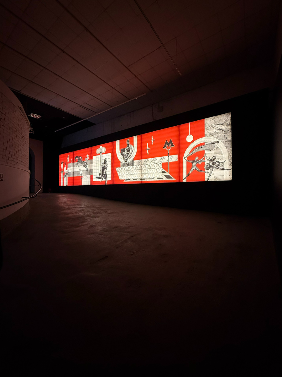 Фото автора канала. Выставка «Высоко под землей».