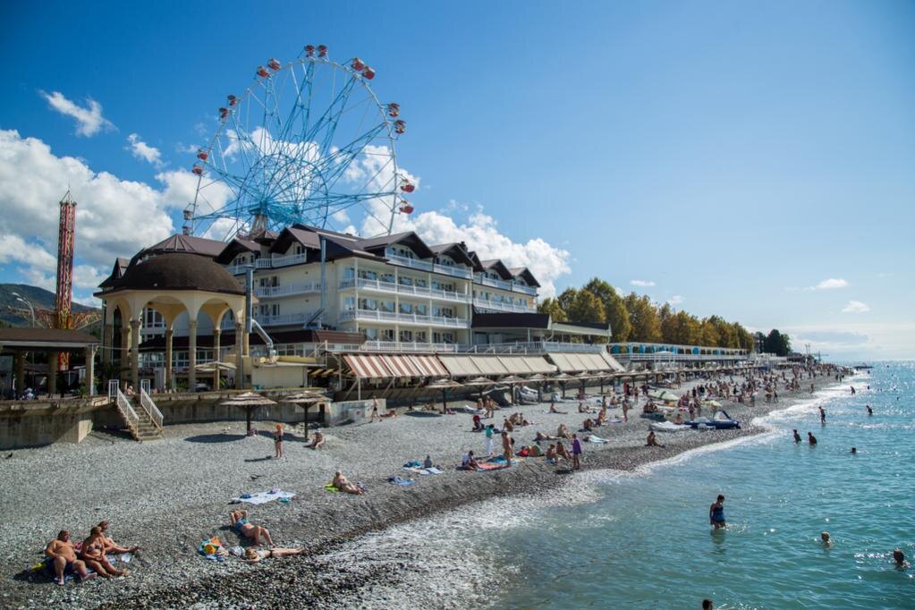 https://sochi.com/otdykh-v-sochi/beaches/plyazh-lazurnyy/
