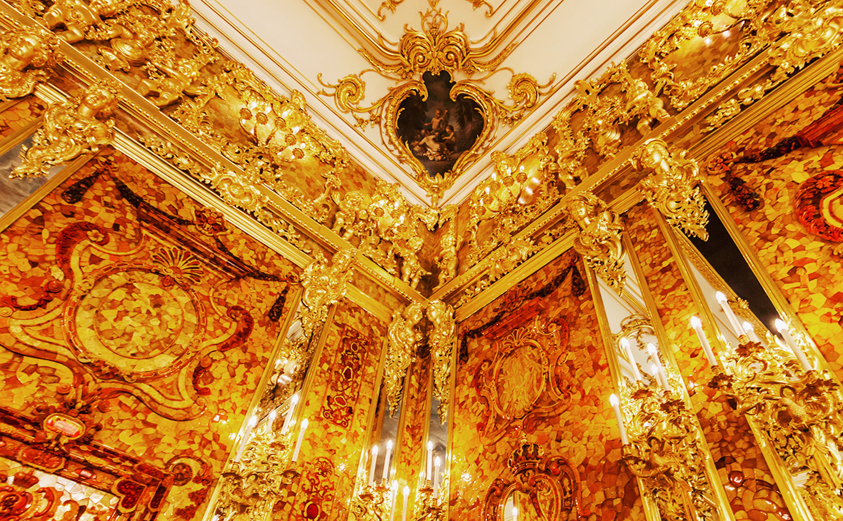 Тайна янтарной комнаты до сих заставляет искать новые версии ее исчезновения (фото rbc.ru)