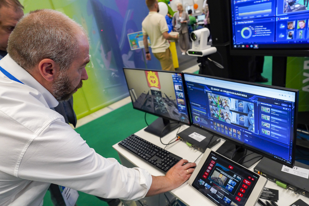    Вопросы этики и права в использовании ИИ подняли эксперты на Международном IT-Форуме в Ханты-Мансийске