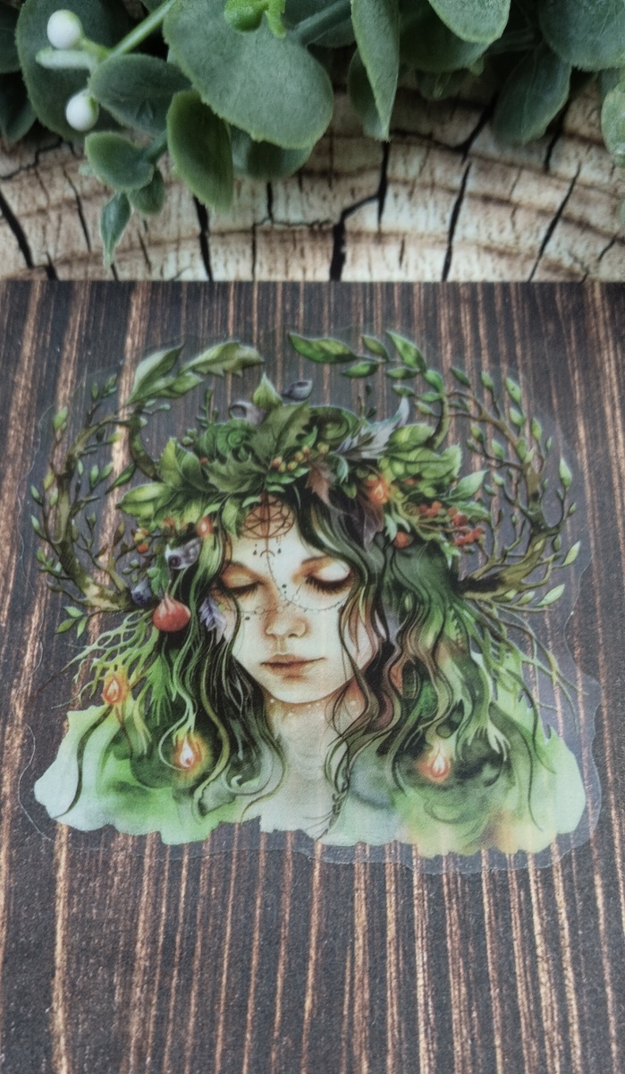 как выглядит одна и та же наклейка: на темной бумаге