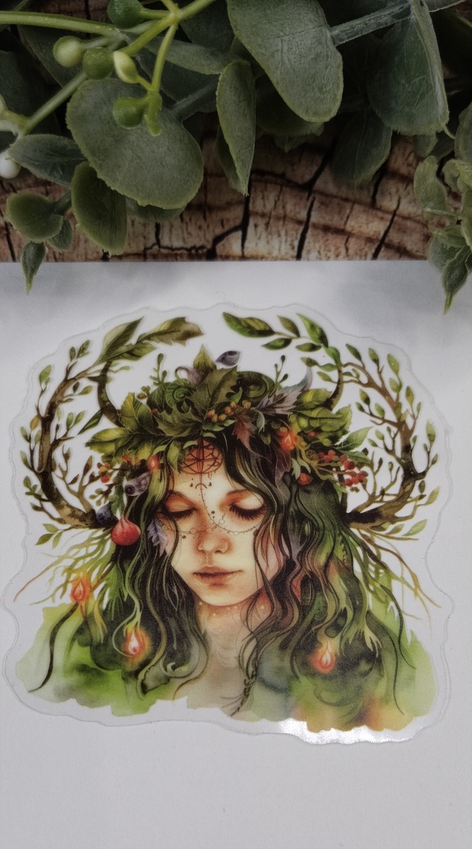 как выглядит одна и та же наклейка: на белой бумаге