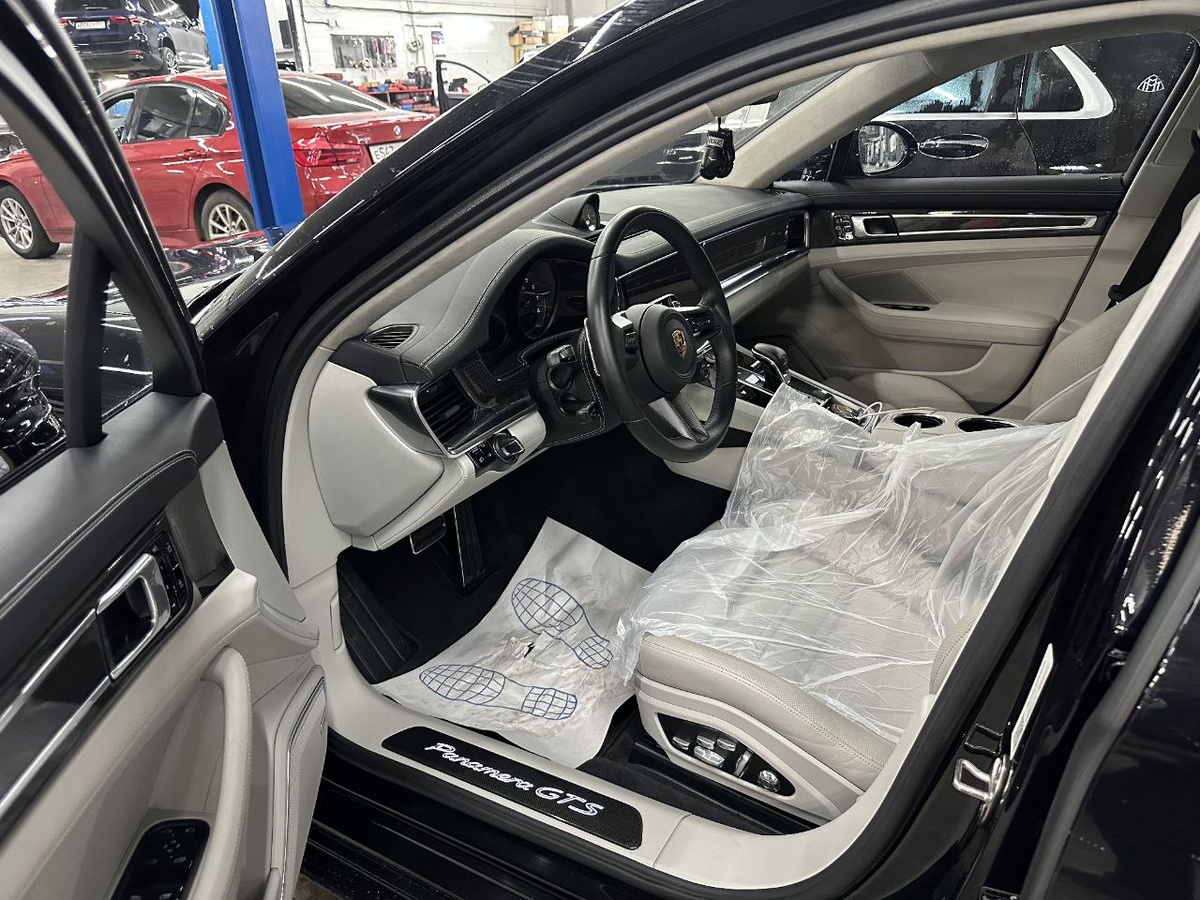 Сильнее всего в защите от излучения нуждается кожаный салон